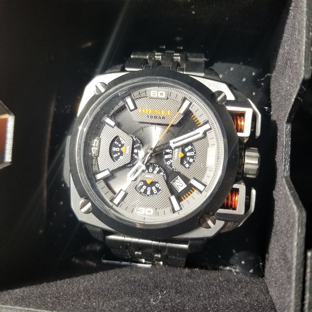 DIESEL WATCH W/BOX &PILLOW
